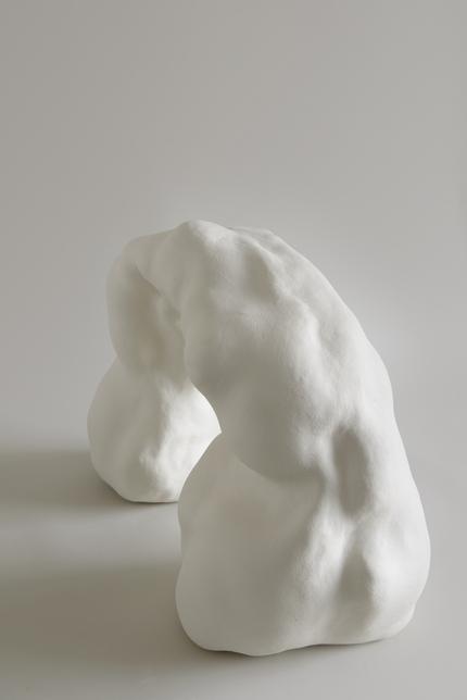 Mil blanc <small>H 46 cm / 17"H — n883</small>